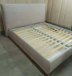 Мягкая кровать по индивидуальному заказу со спальным местом 1800 х 2000 мм.
