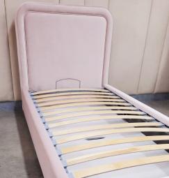 Односпальная кровать на заказ 2150х1100х1200 мм. в  нежно - розовом велюре.