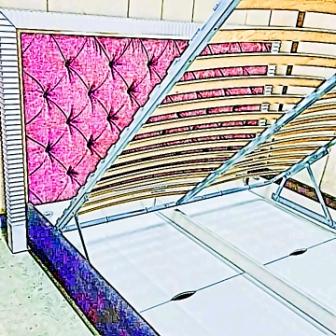 Шикарная кровать под заказ с каретной стяжкой и с подъёмным механизмом.