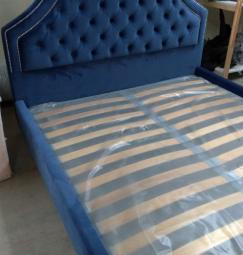 Кровать по индивидуальным размерам с каретной стяжкой.